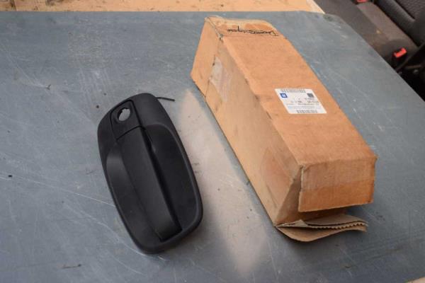 POIGNEE DE PORTE ARRIERE GAUCHE OPEL VIVARO / RENAULT TRAFIC / NISSAN PRIMASTAR ( PIECE NEUVE ) - Vue 1